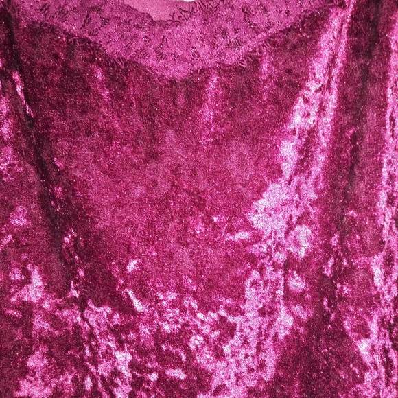 No boundaries Velvet blouse with Adjustable straps, Velvet top - Picture 3 of 5